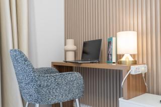 Vogue Madinat Jumeirah Living with Pool View - 2