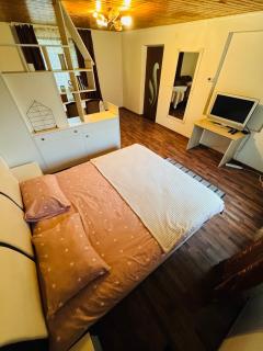 Nikolas House Barbeque - 8