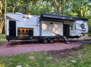 Luxury Lakeside Retreat - The Cozy Wondrous Weekendator - Lake Ariel - 0
