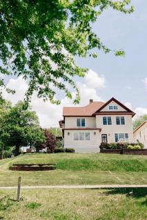 Luxury Lake Home With Dock - 8