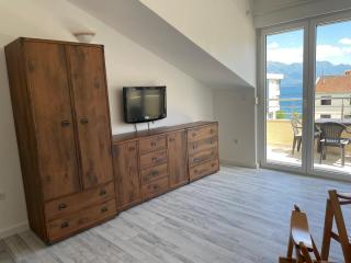 Wistaria Sea Line Apartment - Ðenovići - 5