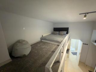 Apartament z Antresolą i Prywatnym Patio - 1