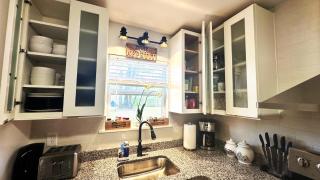 King bed, 1 gig net, hottub upon request, handicap accessible - Charleston - 4