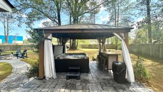 King bed, 1 gig net, hottub upon request, handicap accessible - Charleston - 5