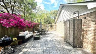 King bed, 1 gig net, hottub upon request, handicap accessible - Charleston - 9
