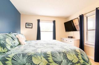 Shore Dr Lake View Retreat w Pools and Pickleball - Myrtle Beach - 6