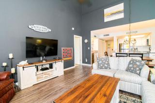 Shore Dr Lake View Retreat w Pools and Pickleball - Myrtle Beach - 3