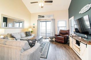 Shore Dr Lake View Retreat w Pools and Pickleball - Myrtle Beach - 1