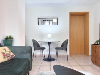Convenient Stay with Private Parking, Smart TV & Bike Trails Nearby - Monswiller - 1