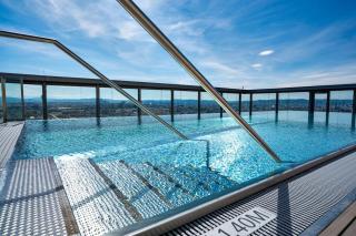 High Rise Balcony I Roof Top Pool I Close to Metro - Viena - 0