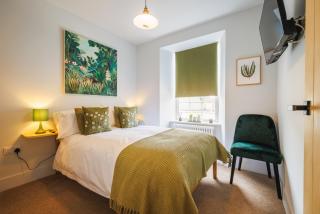 A stunning 3 bed Apartment - Fishguard - 9