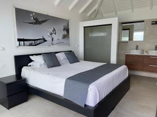 The Red Cloud King Suite Ocean View 2 - Anse des Cayes - 1
