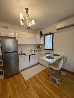 Nioi House With Free Parking - Budua - 7