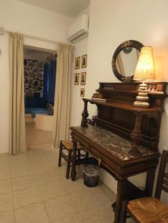 Moschatos Beach House - Kamari - 7