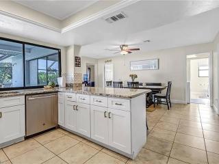 Relaxing Home with Pool/Spa - Near Beach & Mercato - Naples - 7