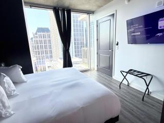 Midtown High-Rise King Bed Free Parking Rooftop Pool City Views! - Atlanta - 0