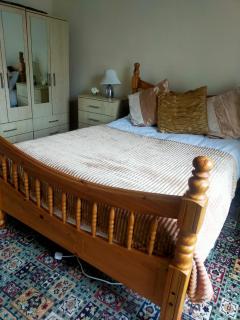 Newly Decorated Spacious room, Women only - Bradford - 3