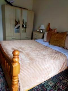 Newly Decorated Spacious room, Women only - 1