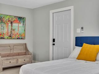 Beachside 1BR Apt – Steps to Hollywood Dania - Dania Beach - 3