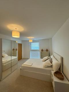 High Rise En-suite Room With Gym And Free Parking in Royal Docks Excel E16 London - 0