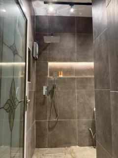 The Modern Hideaway 10km from Airport - Madina - 6