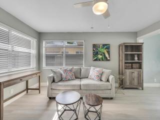 Modern Apt Near Beach – Views Wi-Fi - Dania Beach - 6