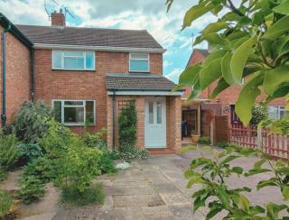 3 Bedroom House with Courtyard Garden and Parking - Chesterton - 7