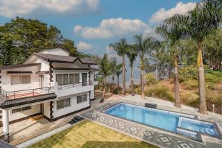Esperanza Villas with Free Breakfast, Swimming Pool and Valley View - Panchgani - 0