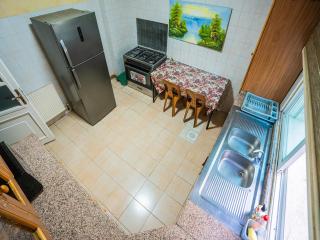 3 Bedrooms Cozy Apartment Prime Location Walk Anywhere شقة مفروشة واسعة شارع الجاردنز - Amman - 1
