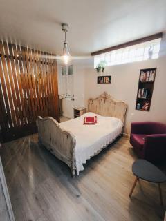Chez Nine, chambre indépendante avec terrasse - Sénas - 0