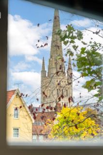 Picture Perfect Location Stunning 2 Bedroom Apartment with parking - Norwich - 0