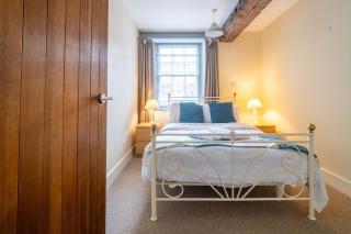 Picture Perfect Location Stunning 2 Bedroom Apartment with parking - Norwich - 5