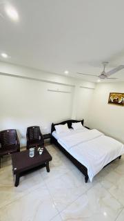 Lotus Lake View Inn - 2