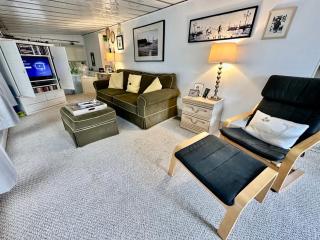 Your Private Bungalow 1b1b beach bungalow on a spacious corner lot - Jensen Beach - 8