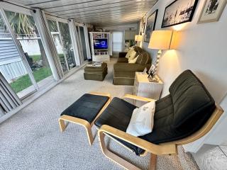 Your Private Bungalow 1b1b beach bungalow on a spacious corner lot - Jensen Beach - 7