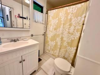 Your Private Bungalow 1b1b beach bungalow on a spacious corner lot - Jensen Beach - 1