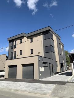 Black House with Jacuzzi - Osijek - 0