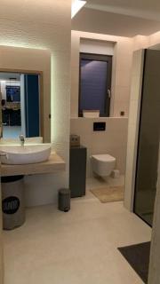 Black House with Jacuzzi - Osijek - 8
