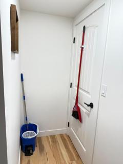 Rustic Rocky Retreat - Calgary - 6