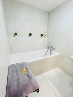 New Luxury Apartmen at Andel Metro Station - Prag - 7