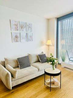 New Luxury Apartmen at Andel Metro Station - Prag - 1