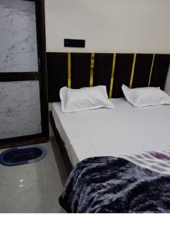 Gayatri Guest House - Ayodhya - 8
