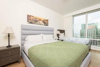 Snug 3BR HighRise with Pool, Spa & Rooftop Views - Los Angeles - 8