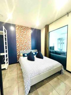 Apartment rooftop stadium of France metro line 13 - 2