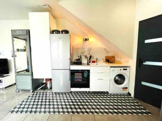 Apartment rooftop stadium of France metro line 13 - 4