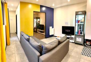 Apartment rooftop stadium of France metro line 13 - 8