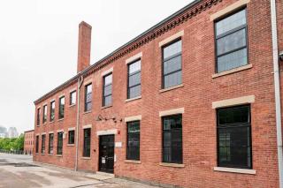 Jennifer's Vibrant Historic Brick Loft Private Apartment - Providence - 7