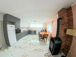 Tivat Family Garden Apartments - Near Airport & Beach, Quiet Stay - Tivat - 0