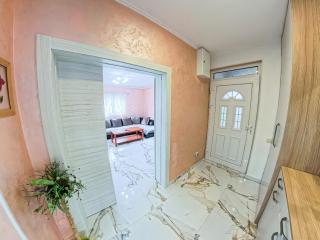 Tivat Family Garden Apartments - Near Airport & Beach, Quiet Stay - Tivat - 4