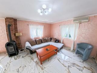 Tivat Family Garden Apartments - Near Airport & Beach, Quiet Stay - Tivat - 2